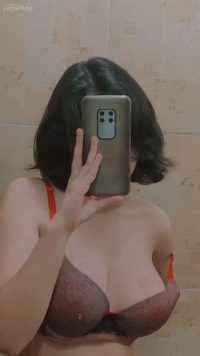 Novia tetona desnuda hace video hot