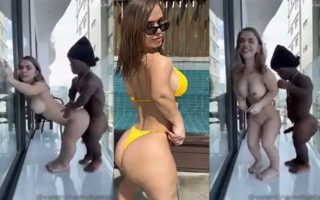 Enana valentina midget cogiendo con el enano maton