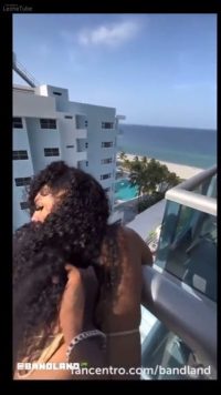 Follando duro en el barcon con su novia