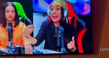 Video porno viral se le sale una teta a carol brito en vivo