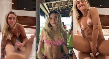 Rubia brasileña montando una polla larga