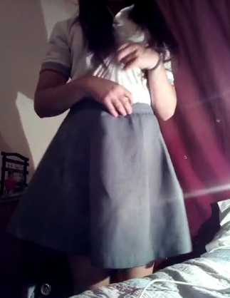 colegiala haciendo un desnudo