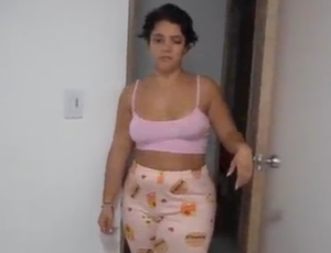 madrastra latina pide masaje y termina en sexo