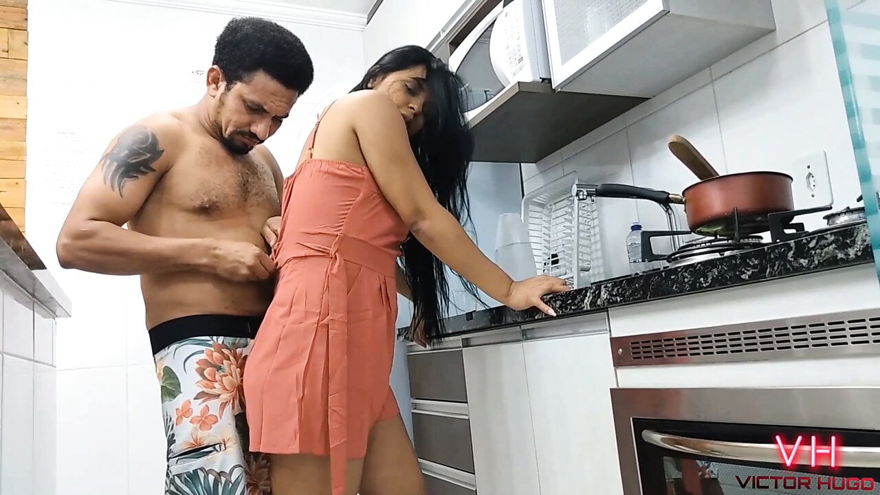 My uncle punching his girlfriend’s pussy in the kitchen
