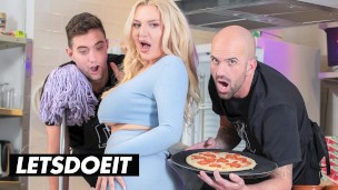 Slutty StepMom Miss Jackson Fucks Restaurant Workers – LATINA MILF