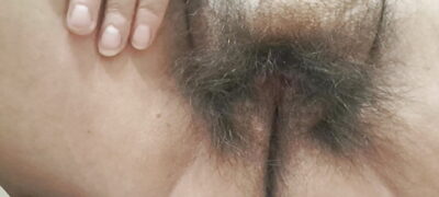 playing and tasting with a fruit in the milf’s vagina