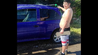 2 gorditos chilenos  ricos lavando auto (no evitarás correrte)