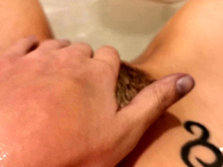 Amateur Close Up Squirting Masturbation