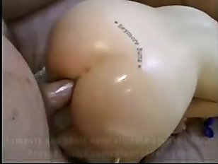 brunette chick squirting