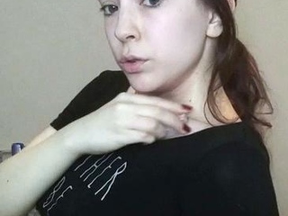 Brunette Solo Webcam Masturbation