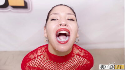 Bukkake Latin – Rosex Argentina culona recibe esperma por litros.