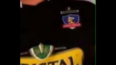 Chilena cachonda pelea por whatsapp con su novio cuernudo mientras culea con negro haitiano que no la deja hablar por mensajes de audio