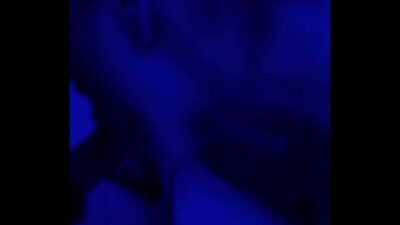 Colombiana me da una mamada y me mueve su culo y vagina