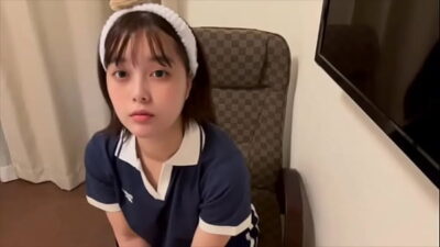 お風呂上がりにお父さんの椅子の上で大きいデンマをおまんこに当ててアヘアヘしながらオナニーする女子大生。