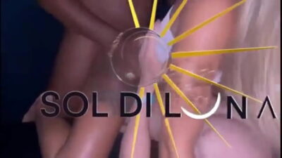 ESPOSA FAZENDO EXIBISMO NA RUA DEIXANDO OS COECAS LOUCOS