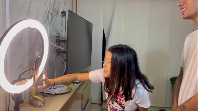 Hermanastra influenciadora pide que la follen para ser popular. H.L.