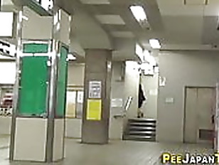 Japanese babe is urinating in