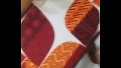 le doy leche en las tetas