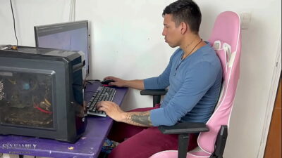 Me follo duro a mi timida hermanastra y le demuestro que no soy gay, termino corriéndome en su culo.