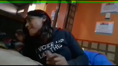 perra ecuatoriana chupa pene muy rico