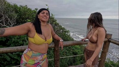 Putaria na Natureza: Priscila e Nicoly duas safadas na praia para foder em público