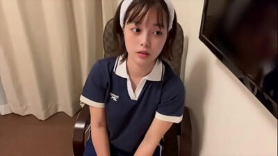 SEXってのを早くやってみたい年頃のオナニー。大きいデンマがおまんこに当たって気持ち良すぎ…