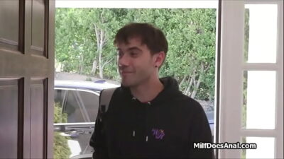 Throating and DPing slutty Asian teacher in her home